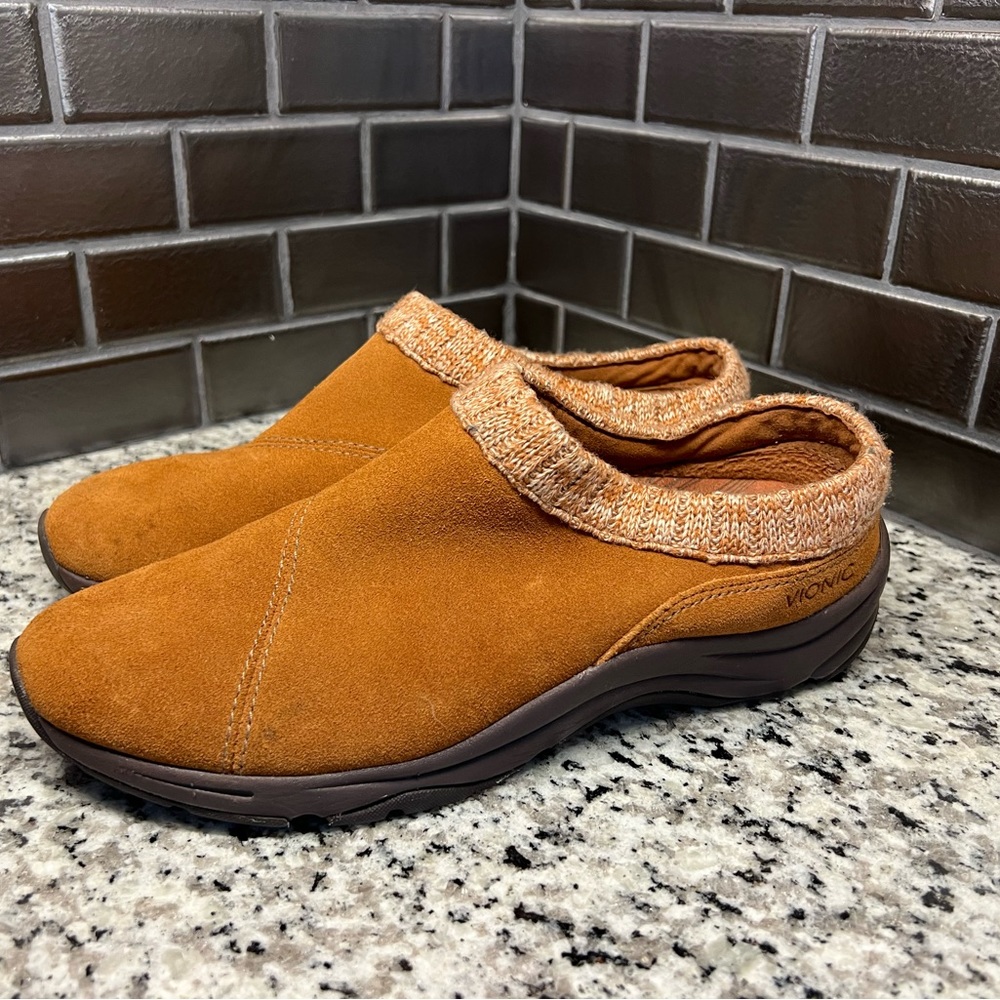Vionic slip-on clogs. Size 8.5, EUC!